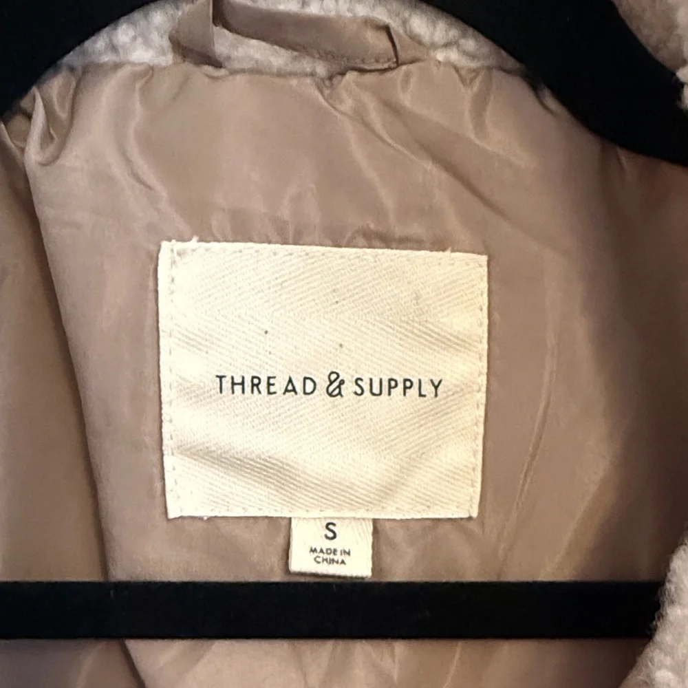 Cropped Sherpa Vest with Pockets - Picture 2 of 3